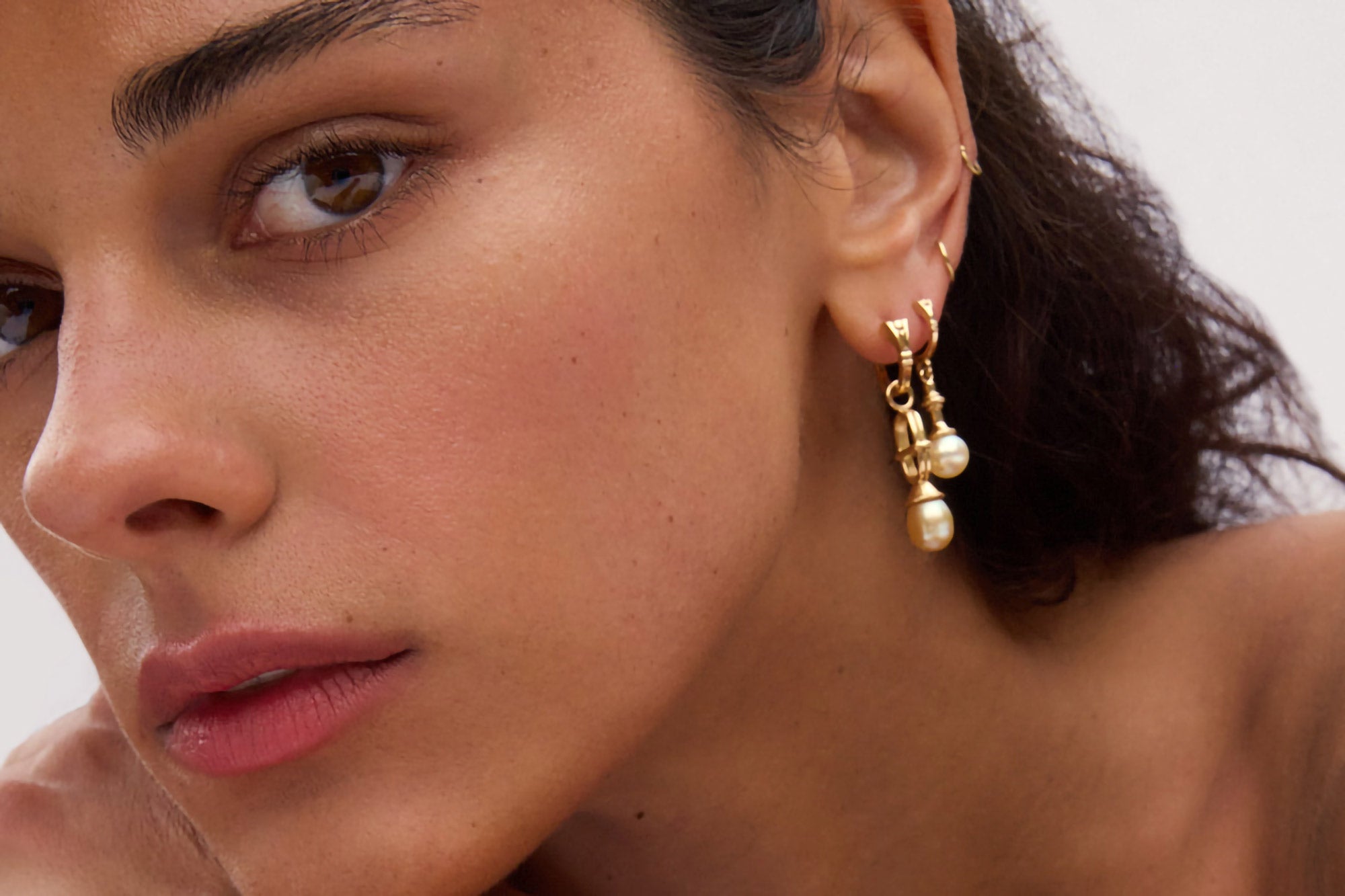 howl-earrings-gold-emerald-studs-drop
