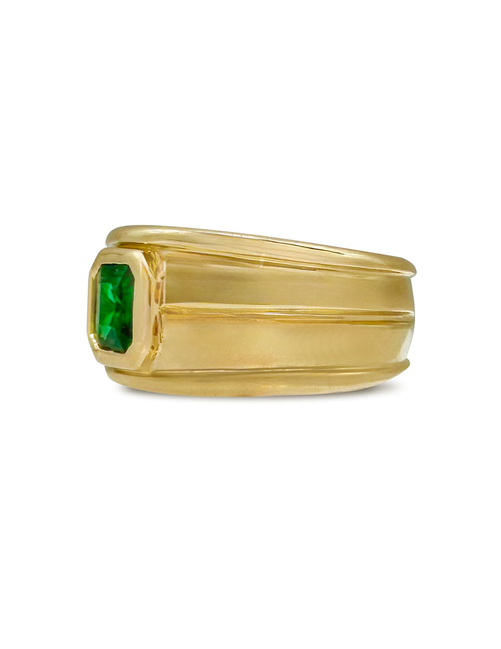 RIBBED CIGAR BAND EMERALD RING