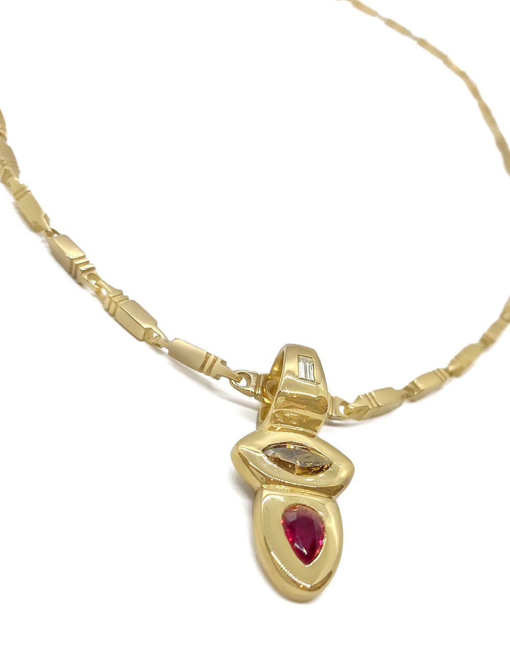 THE YELLOW DIAMOND ARROWHEAD PENDANT