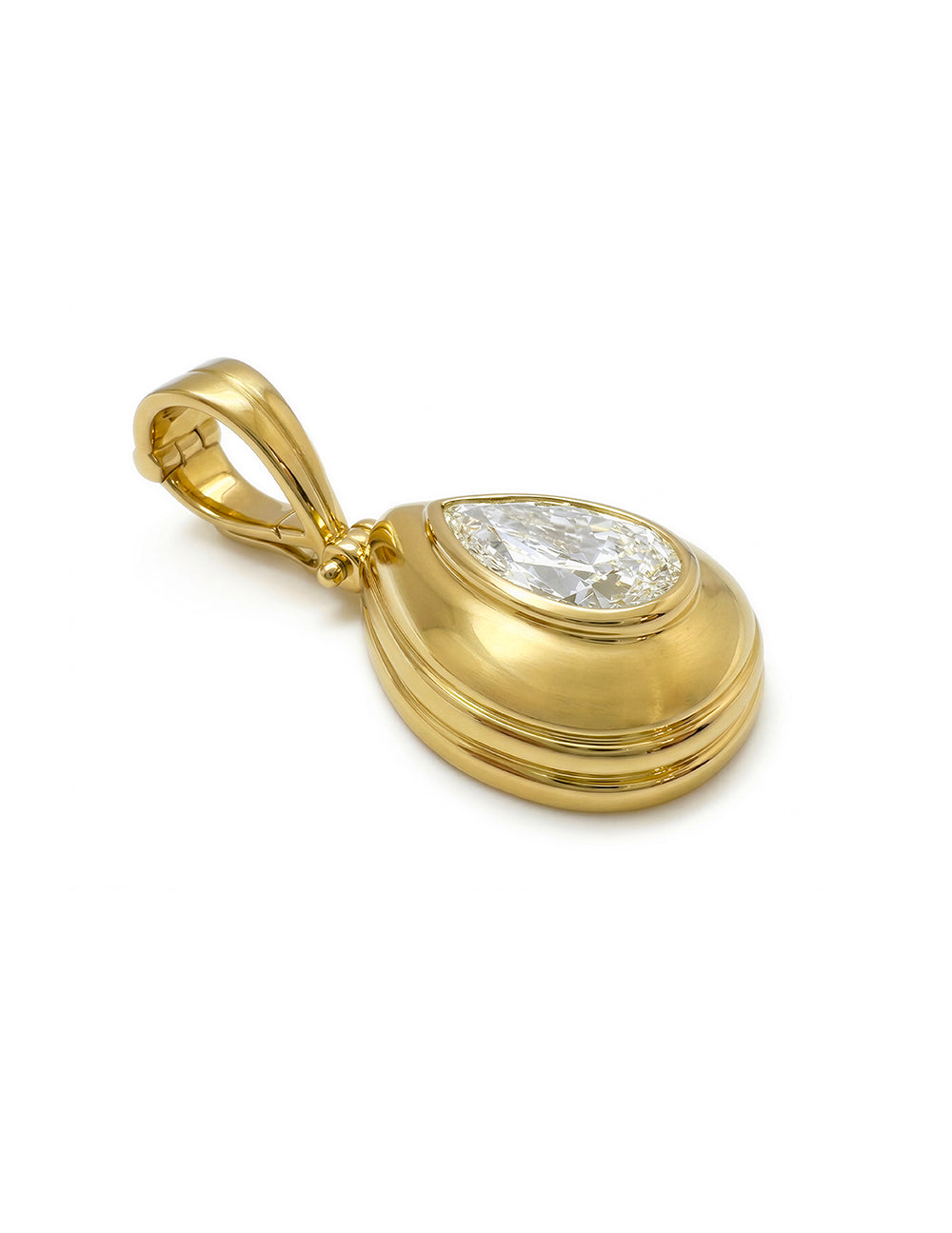 ASTOR PEAR DIAMOND PENDANT